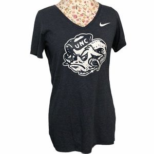Nike V neck Women’s T- Shirt UNC University Sz M